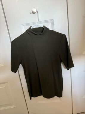 Loft - Olive Green Short Sleeve Mock Neck Top Size Medium